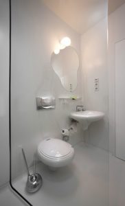 Bílá koupelna Barbarella a sprchový kout - umělý kámen LG Hi-Macs