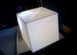 Závěsná svítící krychle - umělý kámen LG Hi-Macs